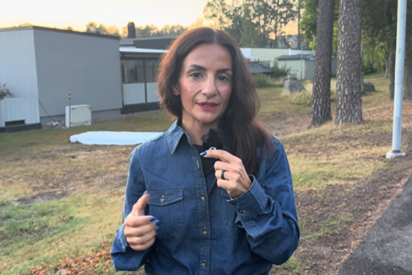 En hälsning från kulturministern Parisa Liljestrand inför Read Hour 2026
